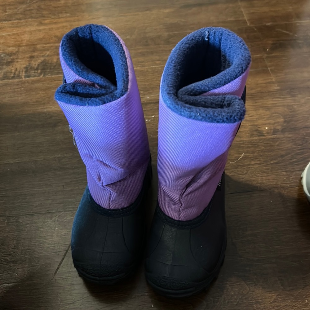Tundra snow boots, toddler girl size 8